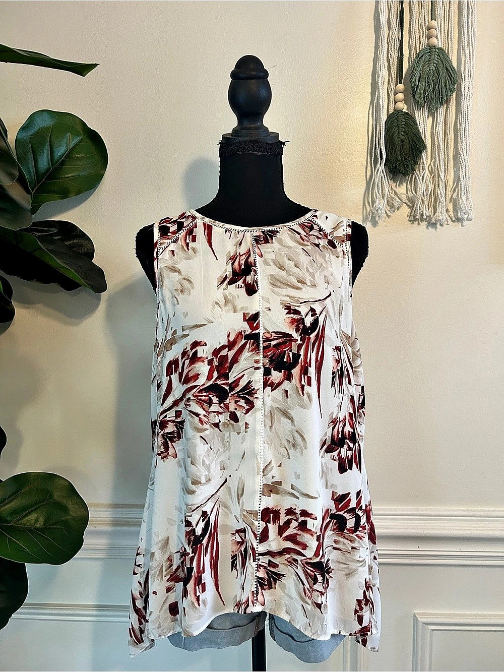 White House Black Market Floral Sleeveless Blouse